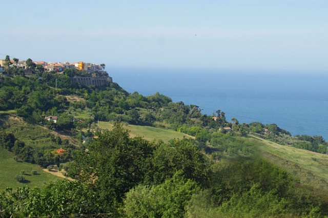 Agricultural land in Contrada Centorame, Atri for sale 