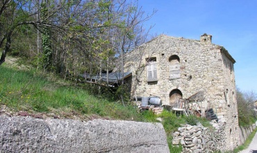 Stone house in Tornareccio for sale
