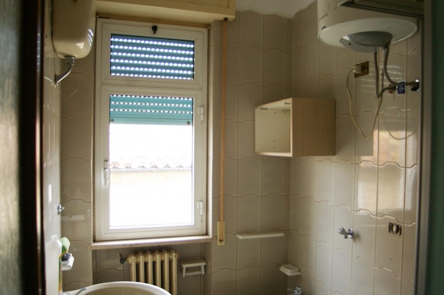 Bathroom of apartment in Castilenti