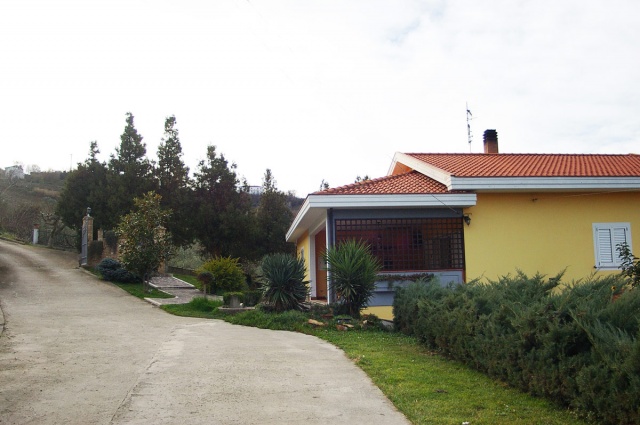 Driveway and entrance of detached house in the countryside near Atri