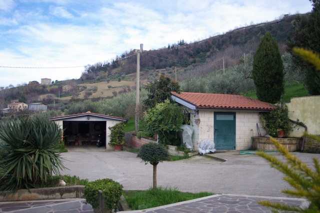 Outbuilding and garage of detached house in the countryside near Atri