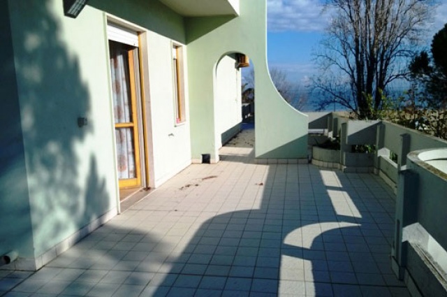 Terrace with sea view of attic for sale in Roseto degli Abruzzi.