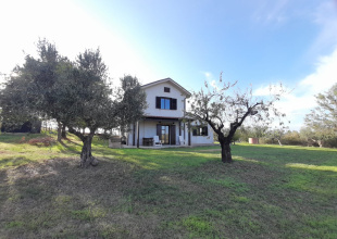 Atri, 2 Bedrooms Bedrooms, ,2 BathroomsBathrooms,Villa,For sale,Contrada Cagno 30,1544