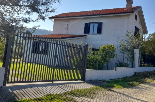 Atri, 2 Bedrooms Bedrooms, ,2 BathroomsBathrooms,Villa,For sale,Contrada Cagno 30,1544
