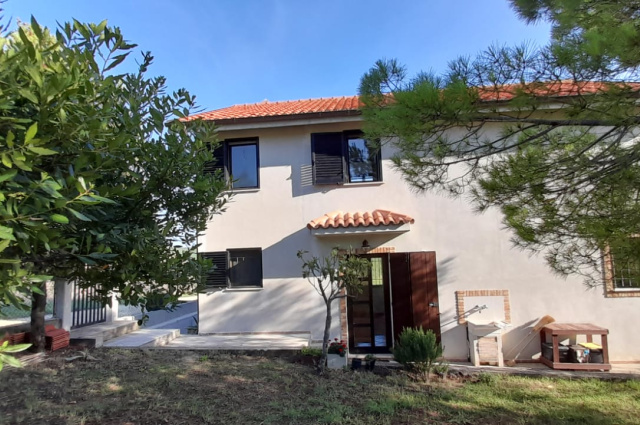 Atri, 2 Bedrooms Bedrooms, ,2 BathroomsBathrooms,Villa,For sale,Contrada Cagno 30,1544