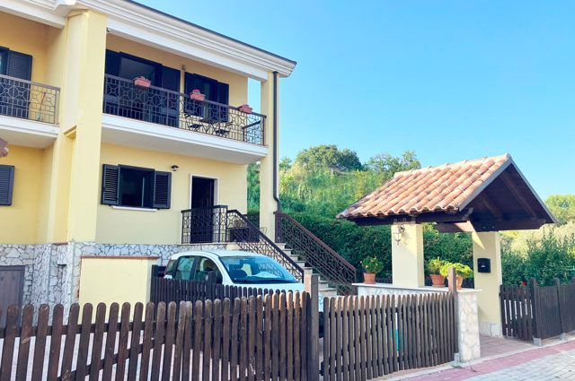 Atri, 3 Bedrooms Bedrooms, ,2 BathroomsBathrooms,House,For sale,Via Proserpina 21,1546